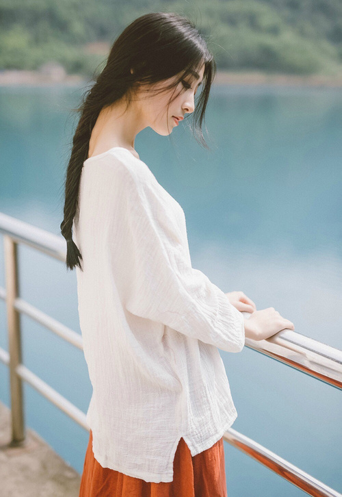 《电竞新玩法：线下反向线上同步直播》