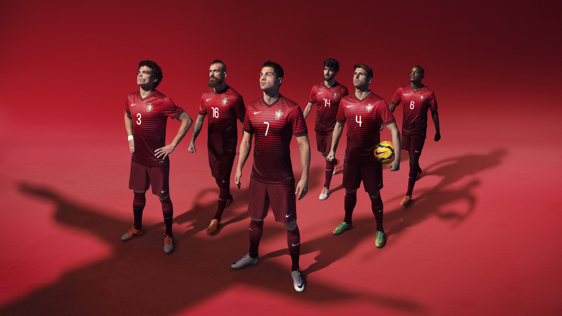 在对阵掘金的比赛中，库里单场砍下44分，投中10个三分球，让对手束手无策！